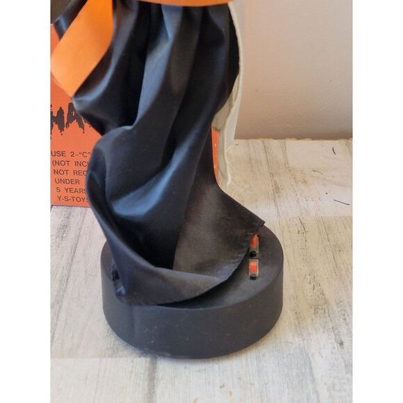 Vintage Halloween witch AS IS skull figure scary prop home decor - Picture 9 of 14